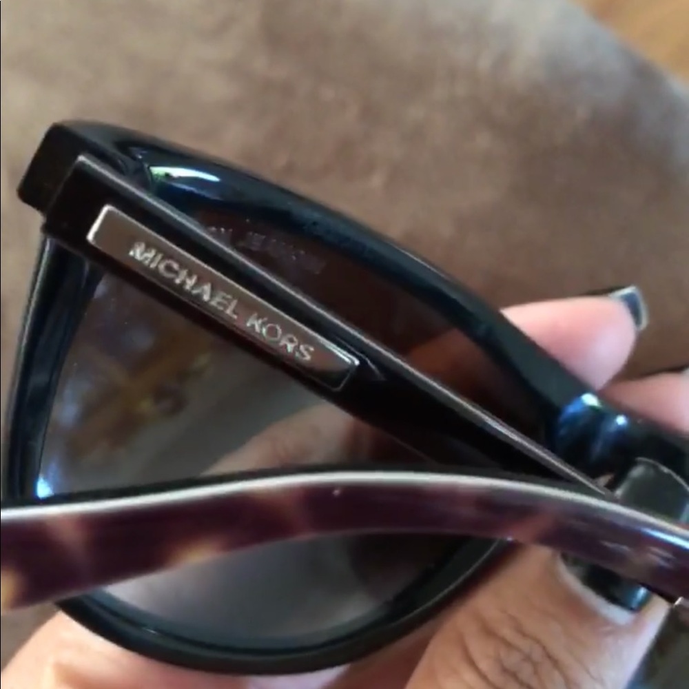 Michael Kors - Picture 2 of 2